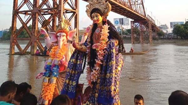 বিদায় ‘দুর্গতিনাশিনী’ দেবী দুর্গা