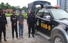 লাক্কাতুরা থেকে দুই মাদক কারবারি আটক