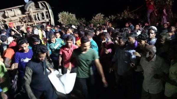 দক্ষিণ সুরমায় বাস খাদে, দুইজন নিহত