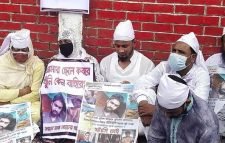 বন্দরবাজার পুলিশ ফাঁড়ির সামনে রায়হানের মায়ের আমরণ অনশন