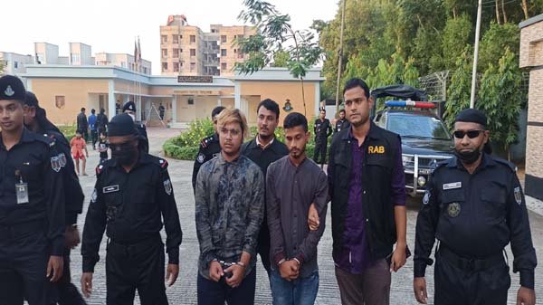 র‌্যাবের অভিযানে দুই সাইবার প্রতারক আটক