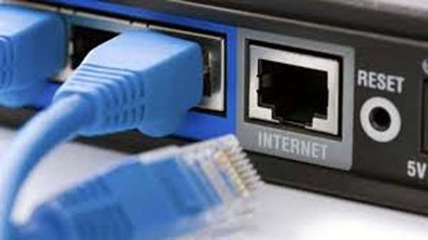 ইন্টারনেট বন্ধের সিদ্ধান্ত স্থগিত