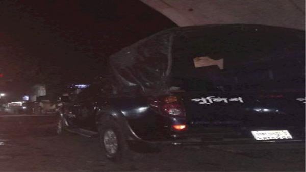 শাহপরান এলাকায় সংঘর্ষ : গাড়ি ভাঙচুর