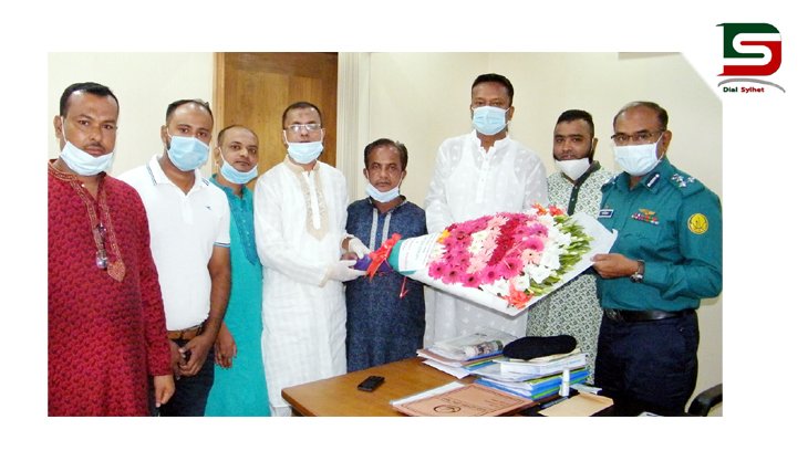 পুলিশ কমিশনারের সাথে ট্রাক মালিক-শ্রমিকদের সাক্ষাৎ