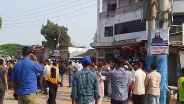 হবিগঞ্জে ব্যাটারিচালিত ইজিবাইক স্ট্যান্ড দখলকে কেন্দ্র করে দু’পক্ষের সংঘর্ষে  ৩০ জন আহত