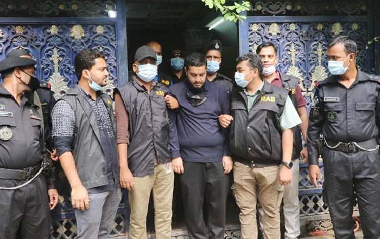 মনির হোসেন ওরফে ‘গোল্ডেন মনিরের’ বিরুদ্ধে তিনটি মামলা হয়েছে, রিমান্ডে চায় পুলিশ