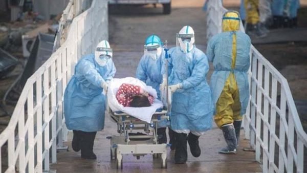 ভয়ঙ্কর রূপ নিয়েছে প্রাণঘাতী করোনাভাইরাস,একদিনে রেকর্ড সাড়ে ১০ হাজার মৃত্যু