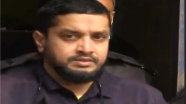 অবৈধ অস্ত্র ও মাদক রাখার অভিযোগে গোল্ডেন মনিরকে গ্রেফতার করেছে র‌্যাব