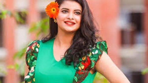 আড়াই বছরের বিবাহ বিচ্ছেদ করলেন – শবনম ফারিয়া