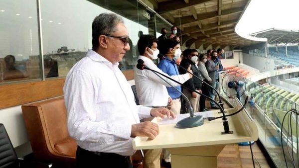 ফুটবল মাঠে দর্শক ফিরলেও ক্রিকেটে এখনই নয়