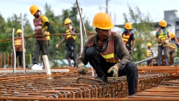 সৌদিতে বাতিল হচ্ছে ‘কফিল পদ্ধতি’, যেসব সুবিধা পাবেন শ্রমিকরা