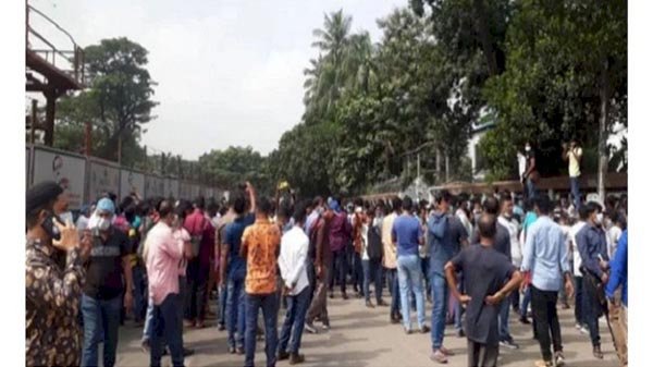 পররাষ্ট্র মন্ত্রণালয়ের সামনে মালয়েশিয়া প্রবাসীদের অবস্থান, যানজট