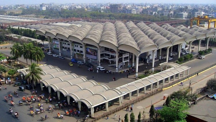 ঢাকা মেট্রোরেলের স্থাপনের জন্য কমলাপুর রেলস্টেশন ভাঙ্গা পড়ছে