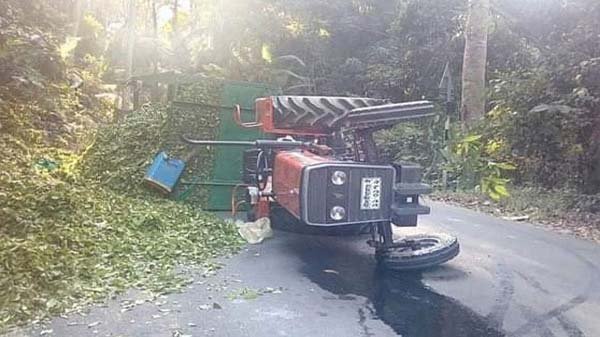 লাউয়াছড়ায় চা পাতা বোঝাই ট্রাক্টর উল্টে চালকসহ আহত ৭