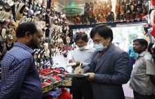 ফুটপাত দখল করে দোকান, ২১ হাজার টাকা জরিমানা