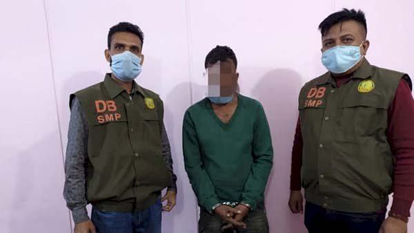 বালুচর থেকে ইয়াবাসহ মাদক ব্যবসায়ী গ্রেফতার