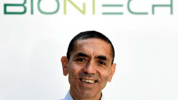 বায়োএনটেকের টিকা  করোনা সংক্রমণ অর্ধেক কমিয়ে আনতে পারে