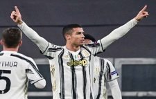 মেসিকে ছুঁয়ে জুভেন্টাসকে শেষ ষোলোয় নিলেন রোনালদো