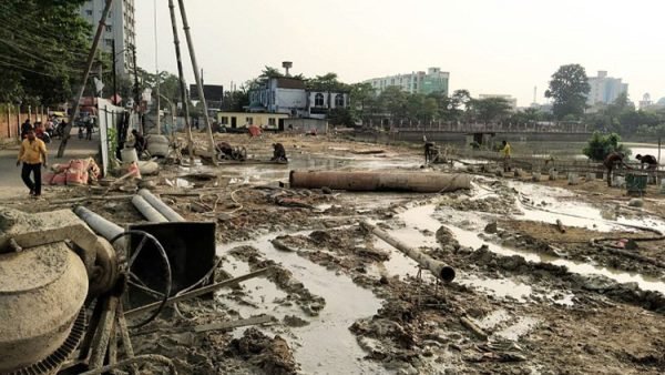সিলেট নগরীর ধোপাদিঘীর পাড়ে মার্কেট নির্মাণ কাজ শুরু