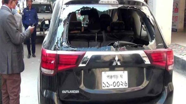 পঞ্চগড়ে নির্বাচন রিটার্নিং কর্মকর্তা আলমগীরের গাড়ি ভাঙচুর