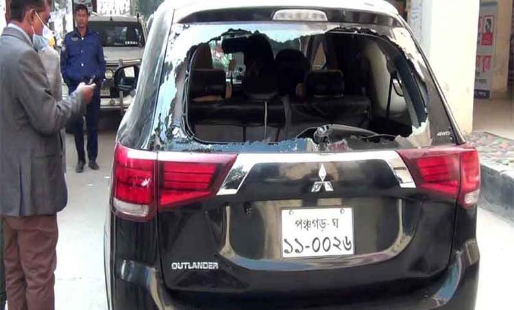 পঞ্চগড়ে নির্বাচন রিটার্নিং কর্মকর্তা আলমগীরের গাড়ি ভাঙচুর