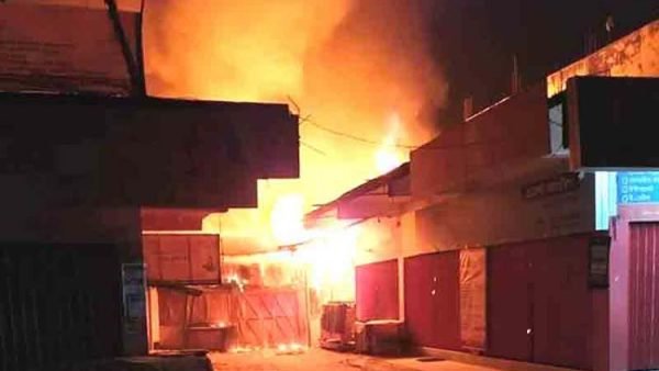 বৈদ্যুতিক শর্ট সার্কিট থেকে রাউজানে পুড়ল চায়ের দোকান