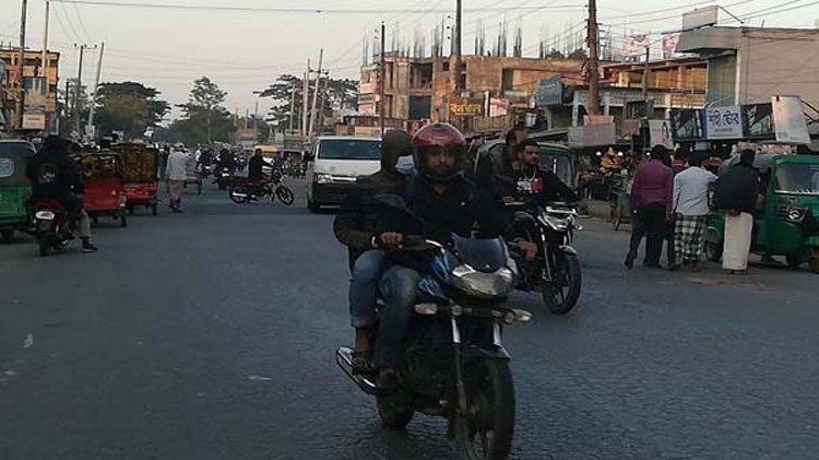 সিলেটে পরিবহণ ধর্মঘট: প্রশান্তির ছোয়া দিচ্ছে পাঠাও-উবার
