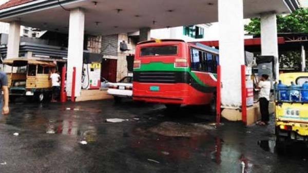 যানবাহন মালিক-চালকদের পকেট কাটছে পেট্রোল পাম্প