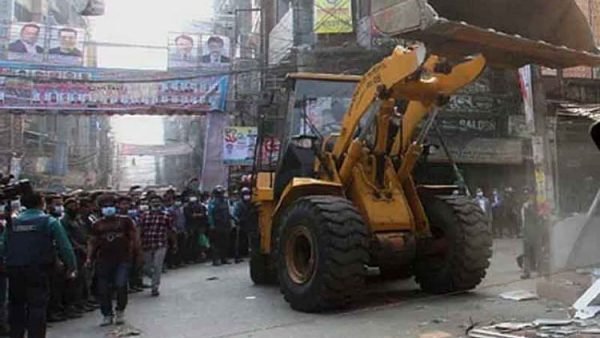 গুলিস্তানের মার্কেটে অভিযান চলছে ডিএসসিসির