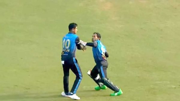খেলার মাঝেই নাসুমকে মারতে গেলেন মুশফিক!