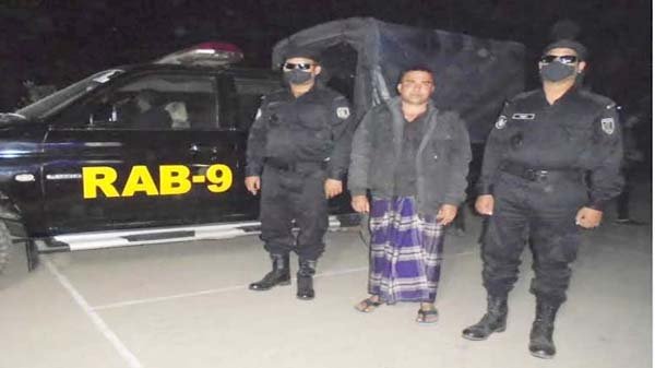 মৌলভীবাজারে নগদ টাকা ভারতীয় বিড়িসহ চোরাচালানকারী আটক