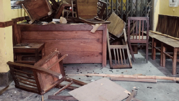 কুষ্টিয়ায় বঙ্গবন্ধুর ভাস্কর্য ভাঙচুর : এবার বিএনপির কার্যালয় ভাঙল ছাত্রলীগ