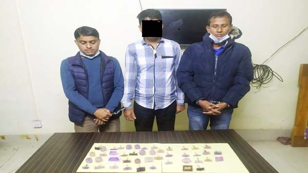 সুরমা মার্কেটে পুলিশের অভিযান: গ্রেপ্তার ৩, ৩৮টি সিল উদ্ধার