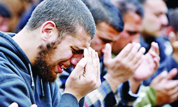 কষ্ট পেলে মুমিনের করণীয়