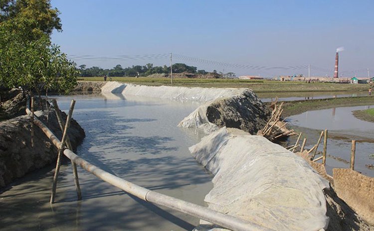 ১৭ লাখ টাকার প্রকল্প রক্ষায় ব্যয় ৩৪ লাখ টাকা!