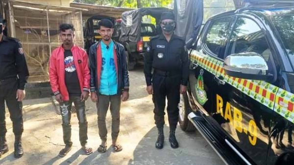 সুনামগঞ্জে র‍্যাবের অভিযানে ২ চোরা কারবারি আটক