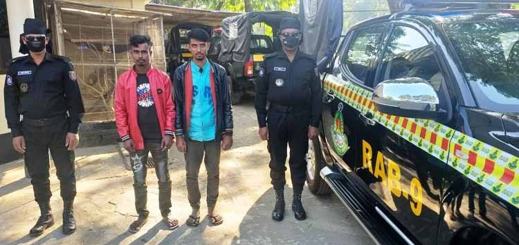 সুনামগঞ্জে র‍্যাবের অভিযানে ২ চোরা কারবারি আটক