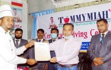 টমি মিয়া’স ইন্সটিটিউটের ৫০ জন শিক্ষার্থীদের মধ্যে সনদ বিতরণ