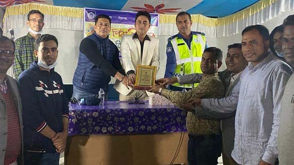 গোলাপগঞ্জ থানার ৪ পুলিশ সদস্যকে বিদায়ী সম্মাননা