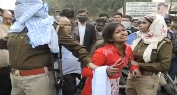 বিয়ে করতে এসে আদালতেই গ্রেফতার যুবক