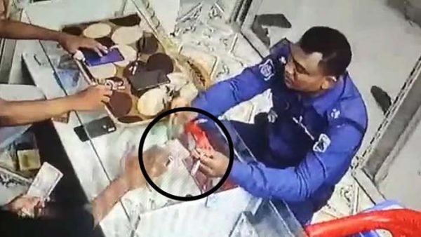 রাজশাহীর তাহেরপুরে প্রকাশ্যে ঘুষগ্রহণের ভিডিও ভাইরাল