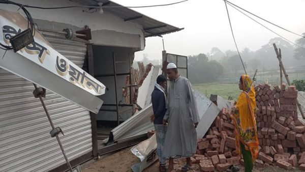 মুন্সীগঞ্জে নিয়ন্ত্রণ হারিয়ে পিকআপ দোকানে, ২ পথচারী নিহত