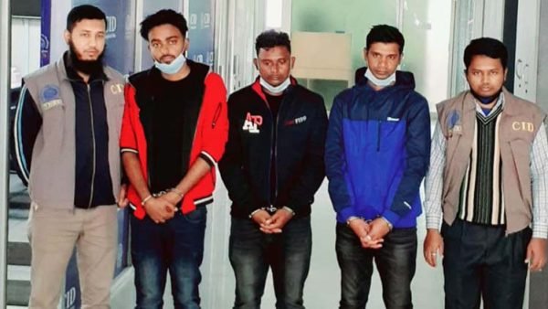 প্রশ্নপত্র ফাঁস এবং জালিয়াতির সঙ্গে জড়িত ২ ব্যাংক কর্মকর্তাসহ একটি চক্রের ৭ জন আটক