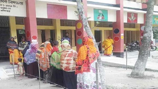 ২৪ পৌরসভায় ভোটগ্রহণ চলছে