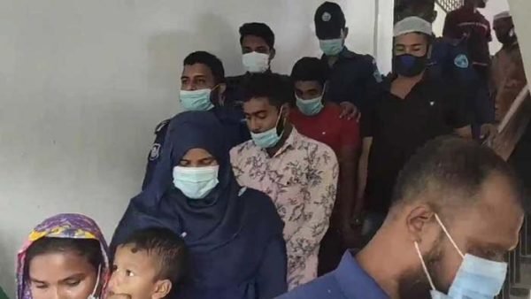 খাগড়াছড়িতে এক ব্যক্তিকে হত্যার দায়ে স্ত্রী ও তার চার সহযোগীর মৃত্যুদণ্ড হয়েছে।