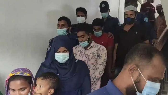 খাগড়াছড়িতে এক ব্যক্তিকে হত্যার দায়ে স্ত্রী ও তার চার সহযোগীর মৃত্যুদণ্ড হয়েছে।