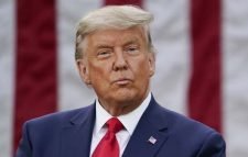 অবশেষে বিলে স্বাক্ষর করেছেন ট্রাম্প