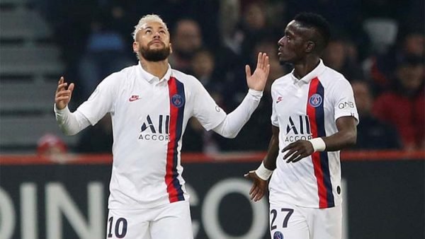 জোড়া গোল করে জয় ছিনিয়ে এনে প্রথম রাউন্ডেই বাদ পড়া থেকে দলকে বাঁচালেন নেইমার