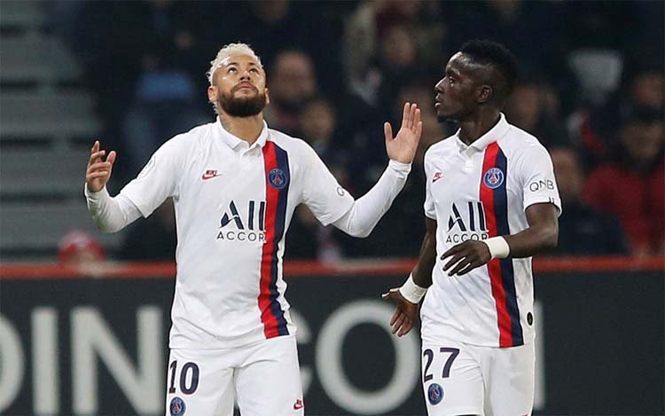 জোড়া গোল করে জয় ছিনিয়ে এনে প্রথম রাউন্ডেই বাদ পড়া থেকে দলকে বাঁচালেন নেইমার