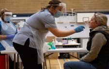 ভাইরাস ক্রমাগত বৃদ্ধির ফলে লন্ডনে শিক্ষার্থীদের করোনা পরীক্ষা হবে